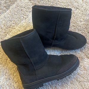 Vtg UGG ULTRA Short 5225 Sheepskin Boots Pure Wool liner Rubber Sole EUC